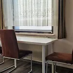 Zentral Gelegene In Ingelheim, Nahe A60 Fuer Monteure Mit Parkplatz * Ingelheim am Rhein