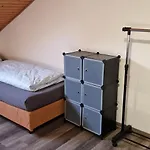 Zentral Gelegene In Ingelheim, Nahe A60 Fuer Monteure Mit Parkplatz
