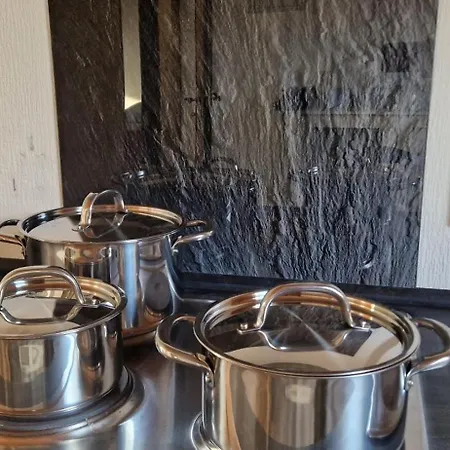 Zentral Gelegene In Ingelheim, Nahe A60 Fuer Monteure Mit Parkplatz דירה