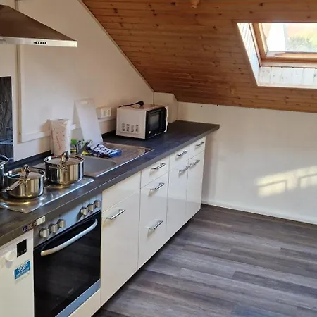 Zentral Gelegene In Ingelheim, Nahe A60 Fuer Monteure Mit Parkplatz