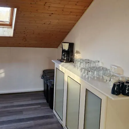 Zentral Gelegene In Ingelheim, Nahe A60 Fuer Monteure Mit Parkplatz אינגלהיים אם ריין