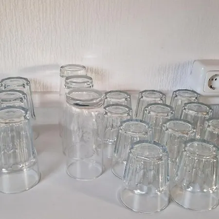 Zentral Gelegene In Ingelheim, Nahe A60 Fuer Monteure Mit Parkplatz דירה