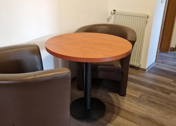 Zentral Gelegene In Ingelheim, Nahe A60 Fuer Monteure Mit Parkplatz *