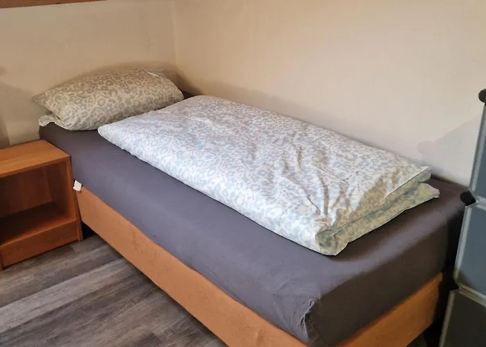 Zentral Gelegene In Ingelheim, Nahe A60 Fuer Monteure Mit Parkplatz