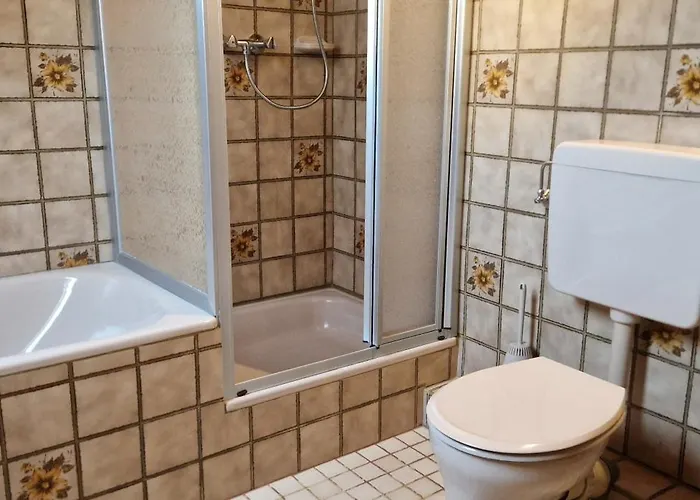 Zentral Gelegene In Ingelheim, Nahe A60 Fuer Monteure Mit Parkplatz דירה *